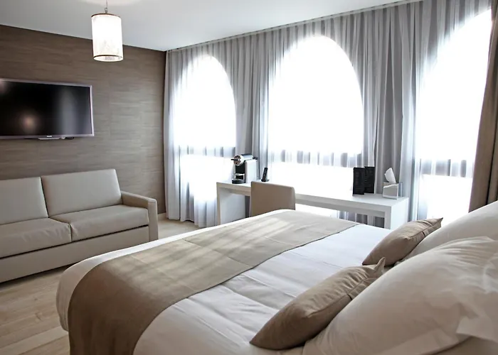 Western Premier Why 4* Lille