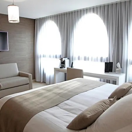 Western Premier Why 4* Lille