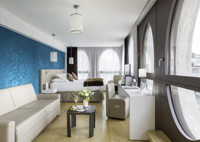 Western Premier Why 4* Lille